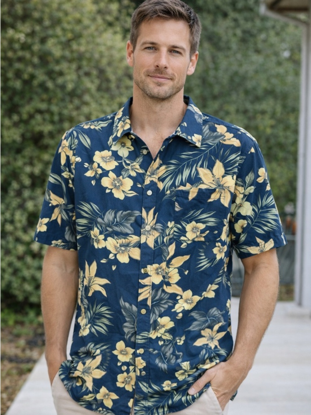 SEAPOINTE. Blue & Yellow floral Hawaiian Style .S.S. button down. Size L.